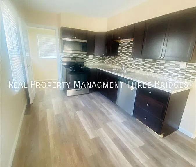 3208 Dix Ave — Photo 4