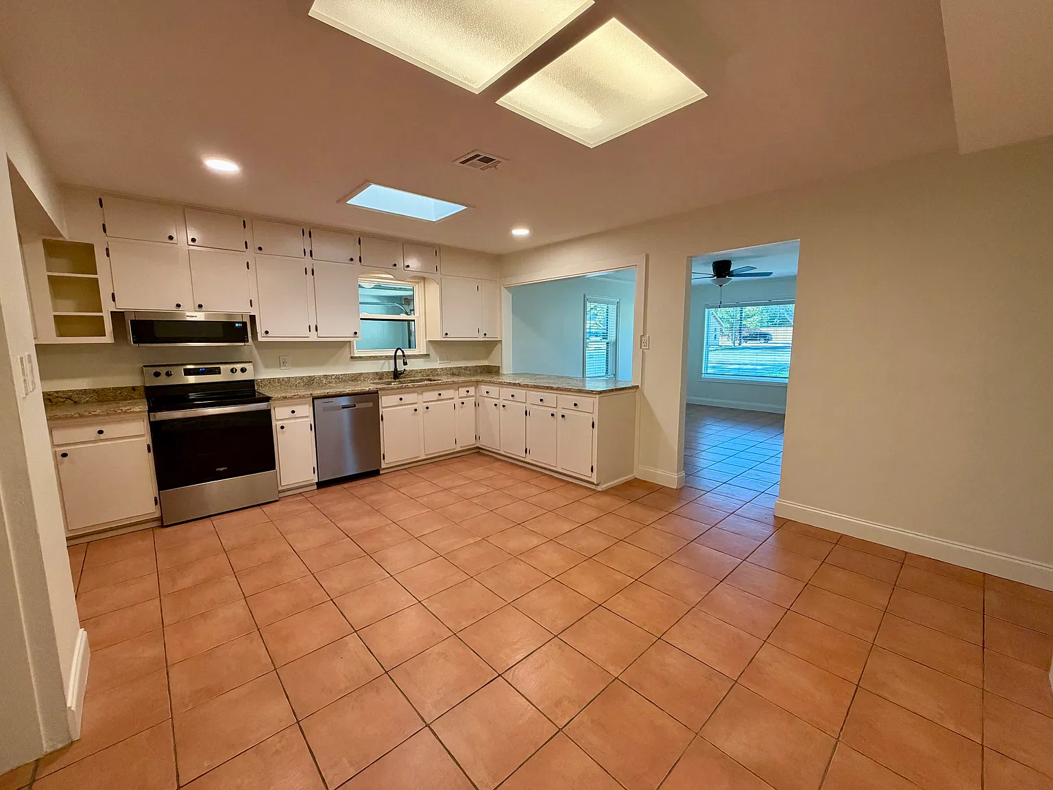 3 bed, 1424 sqft, $2,150 — Photo 4