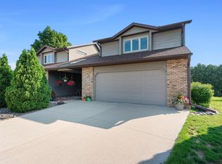 W232N6138 Teakwood Ct, Sussex, WI 53089