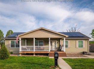 109 Oklahoma Ave, Poca, WV 25159