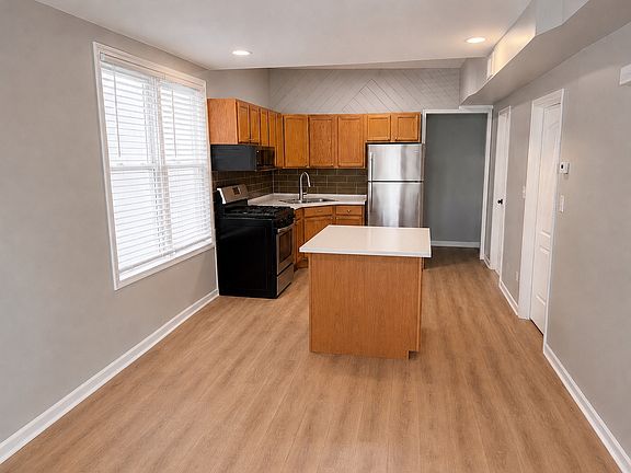 4th image of 3120 N Saint Louis Ave #3