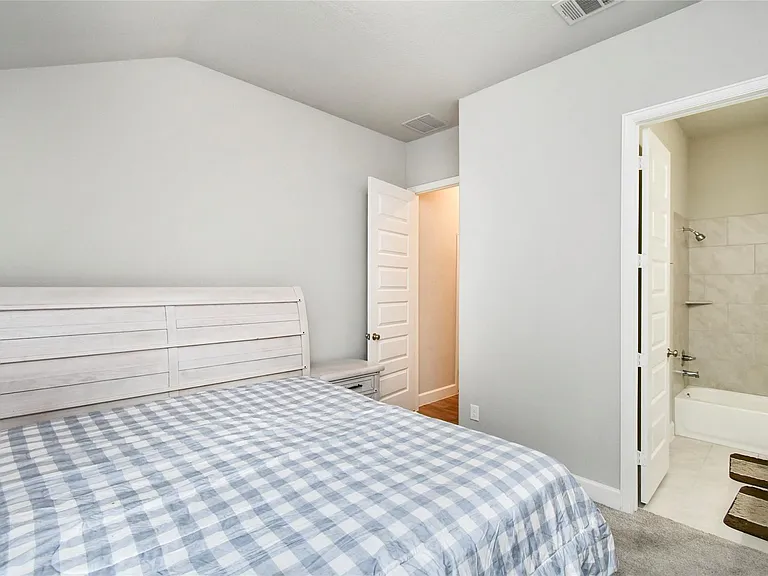 5042 Albany Shores Ln — Photo 17