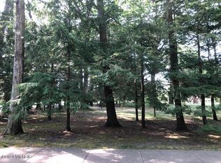 355 E Circle Dr, Muskegon, MI 49445