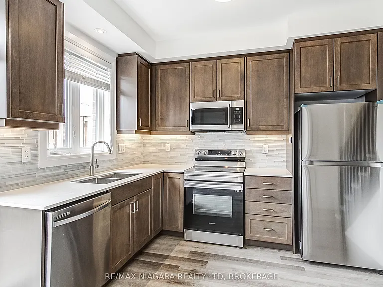 461 Blackburn Dr — Photo 17