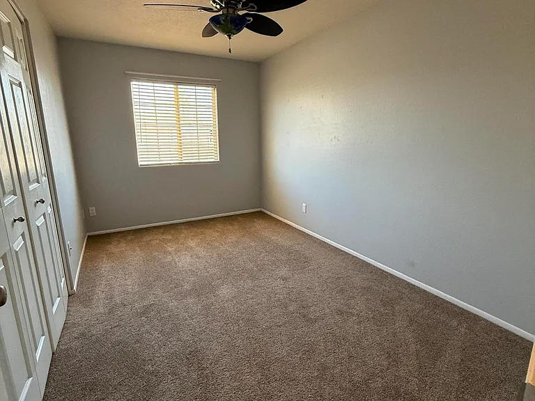 4032 E Hartford Ave — Photo 14
