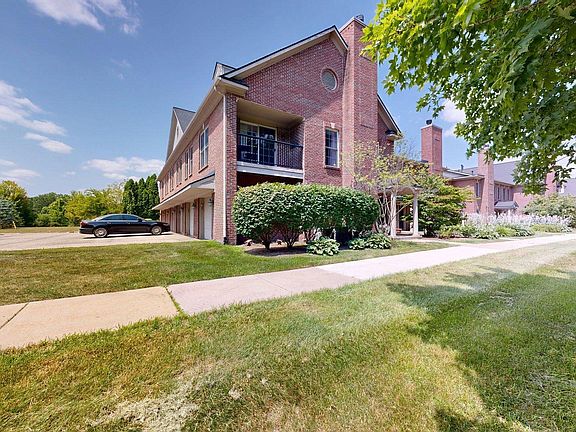 2nd image of 5615 Hampshire Ln