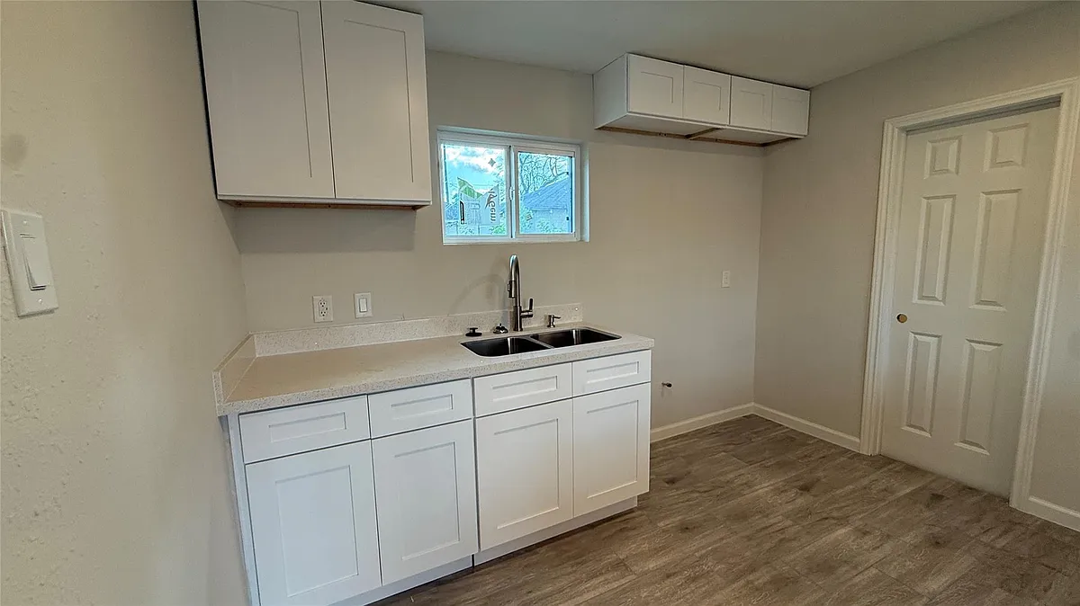 Building Photo - 7010 Brownsville St #1/2