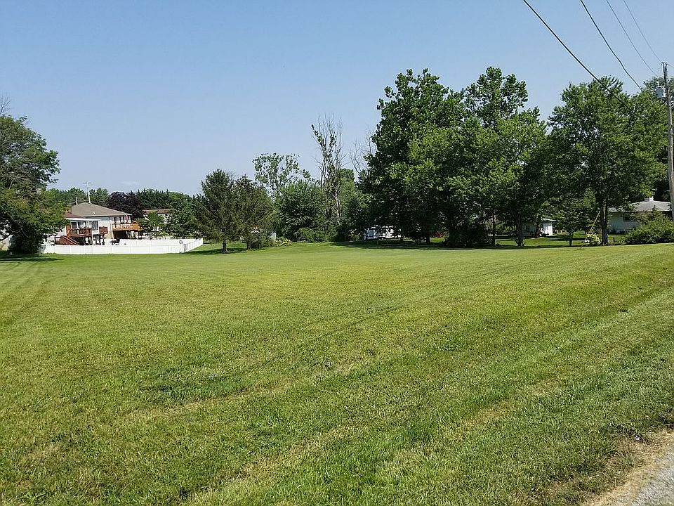 1st image of 13 Thomas Dr