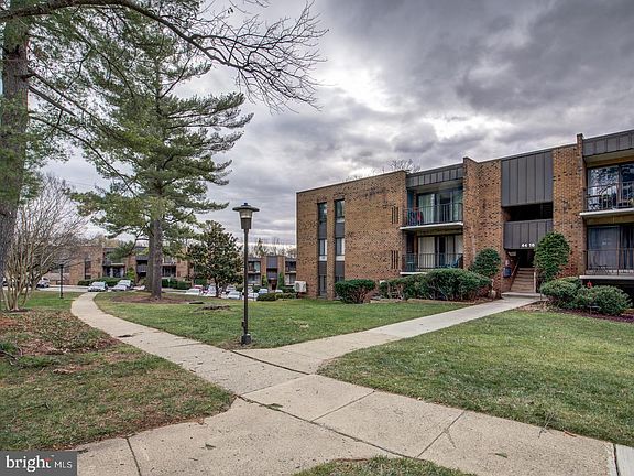 5th image of 4416 Island Pl APT 302