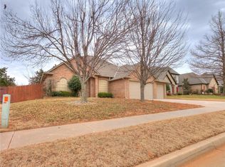 521 Winding Creek Rd, Yukon, OK 73099