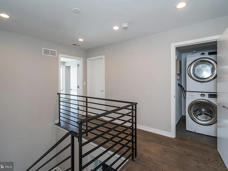 1432 Clymer St #3 — Photo 11