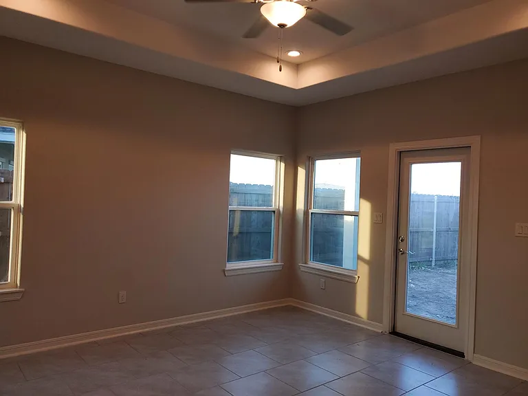 2036 Grove Ln — Photo 8