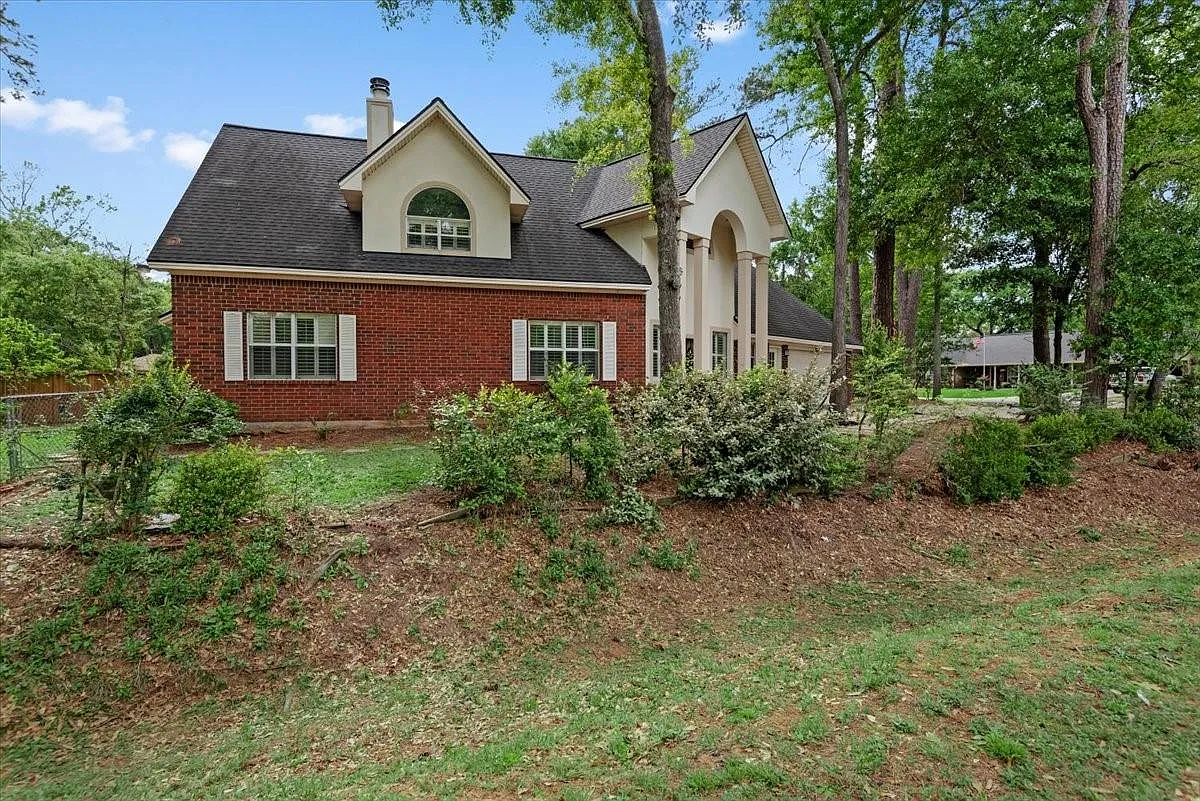 3 bed, 2.5 bath, 2491 sqft, $2,000 — Photo 2