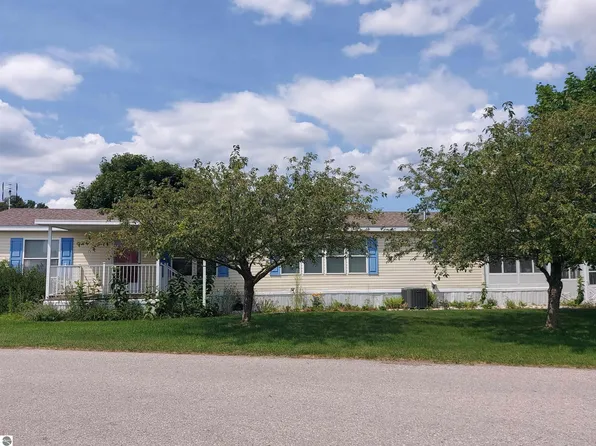 2307 Leisure Ln, Traverse City, MI 49686