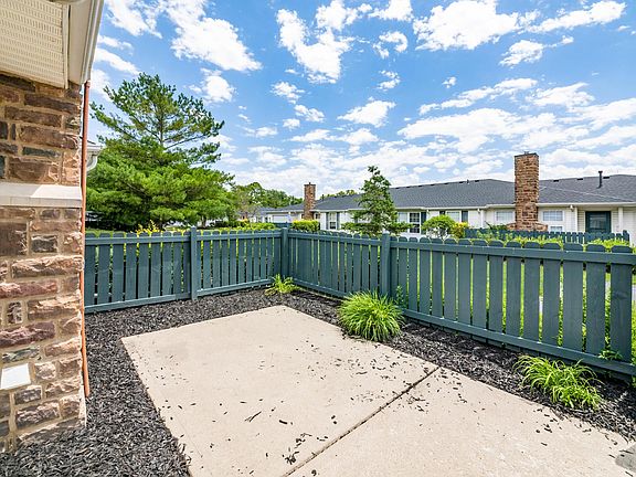 4th image of 2472 Warm Springs Dr