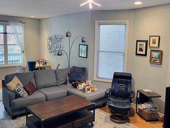 4th image of 1753 W Henderson St #1