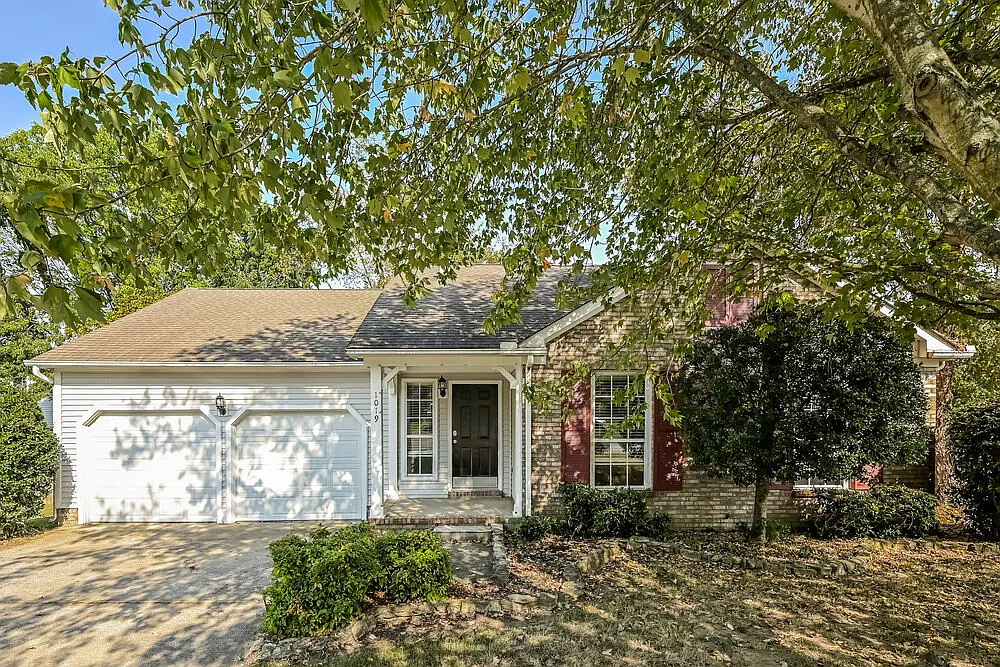 3 bed, 2.0 bath, 1362 sqft, $2,355 — Photo 1