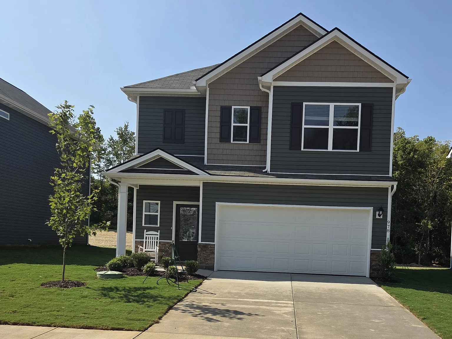 3 bed, 1933 sqft, $2,000 — Photo 1