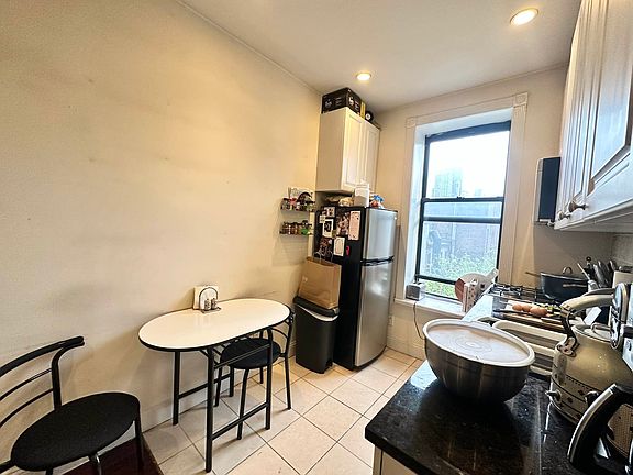 4th image of 449 E 78th St #5T