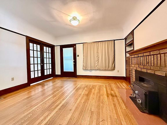 3rd image of 806 Spring Ave
