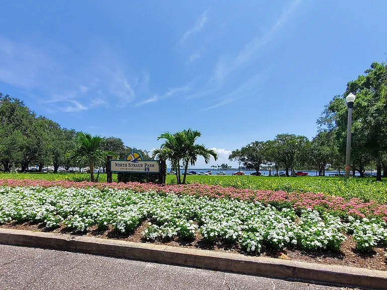 Short walk to many cafes and parks downtown