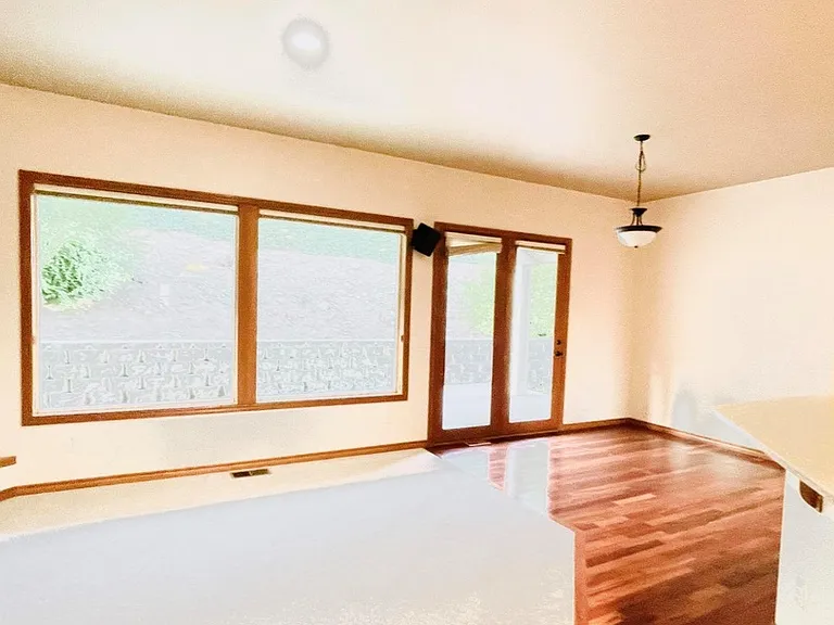 5805 Englewood Ave — Photo 11