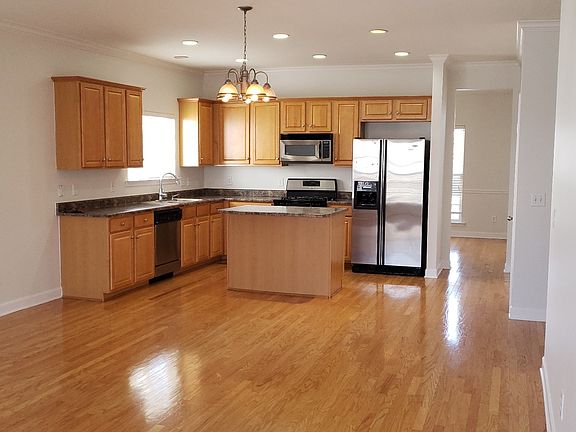 3rd image of 1917 Montgomery Way