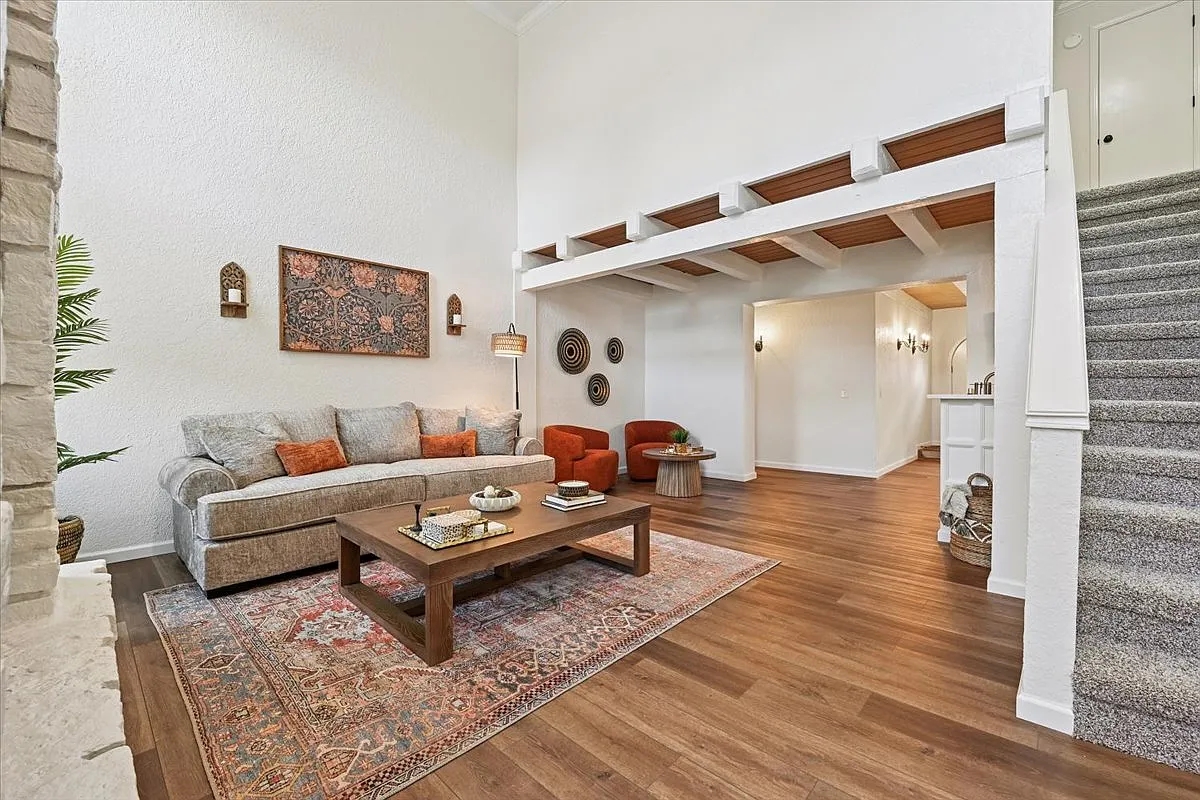 5 bed, 2931 sqft, $7,500 — Photo 1
