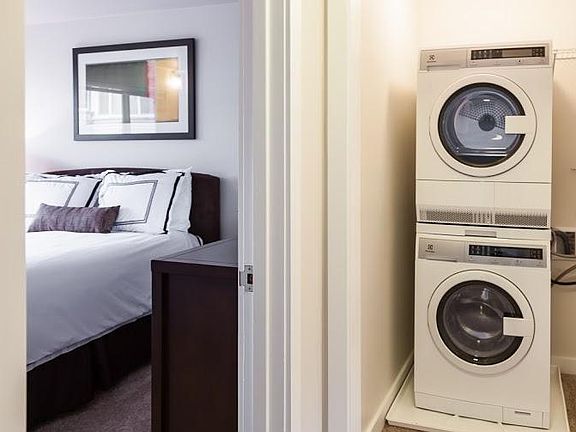 3rd image of 3903 NE 45th St #304