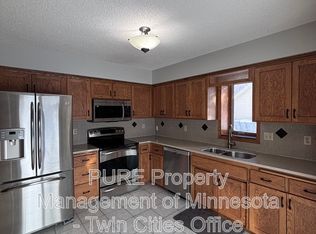 10247 Nottingham Trl, Eden Prairie, MN 55347