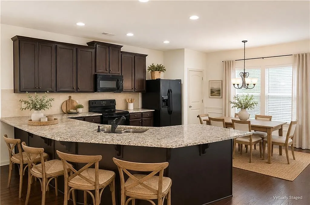 4 bed, 2.5 bath, 2033 sqft, $2,300 — Photo 3