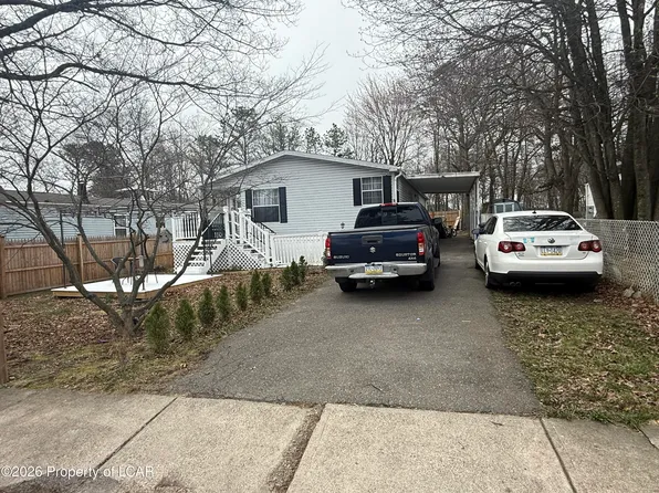 118 S Pine Tree Rd, Hazleton, PA 18201