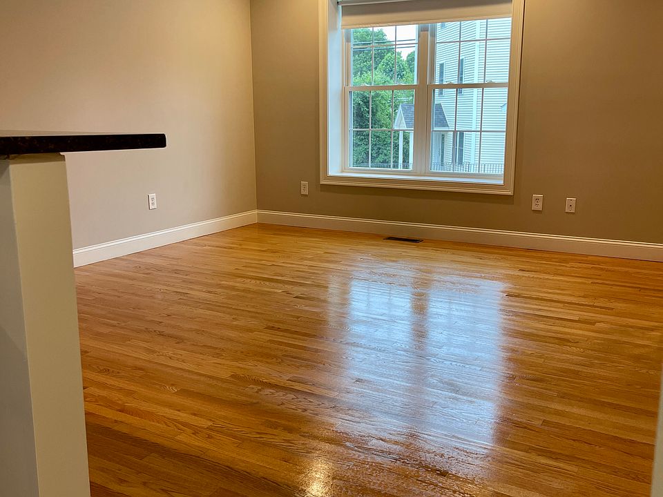Bright and sunny living room