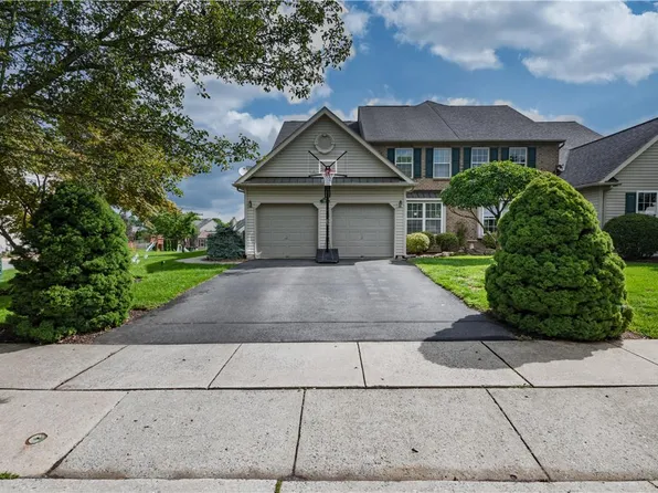 2183 Rolling Meadow Dr, Macungie, PA 18062