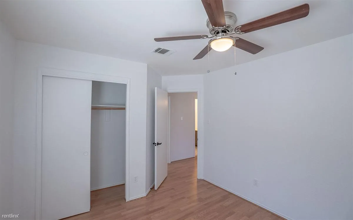 3 bed, 2.5 bath, 1860 sqft, $2,000 — Photo 3