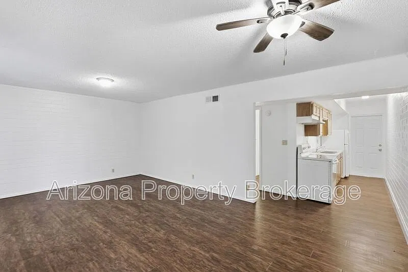 1 bed, 1.0 bath, 550 sqft, $1,000 — Photo 3
