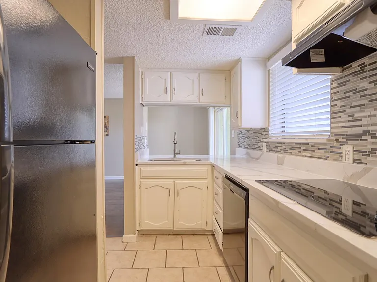 707 Harbour Town Dr #1 — Photo 7