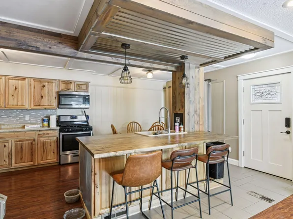 112704 Hundertmark Rd, Chaska, MN 55318