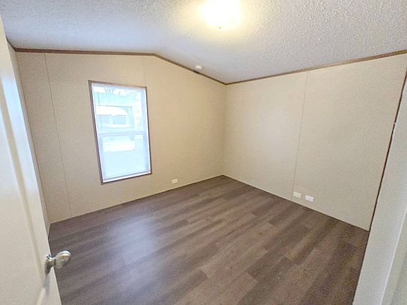 3rd image of 1001 E Macarthur Rd #16