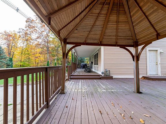 4th image of 14909 Hickory St