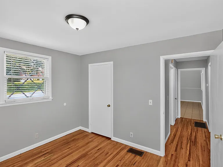 261 Eisenhower Dr — Photo 17