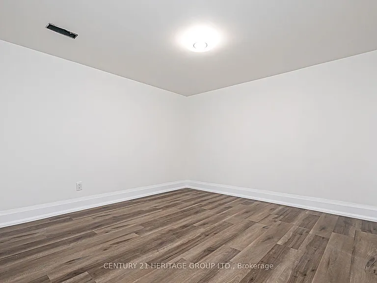 219 Harris Ave #BASEMENT — Photo 9