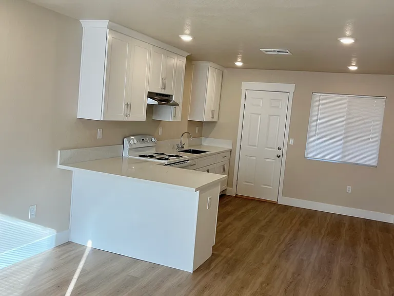 1816 Hile Ave #D3 — Photo 2