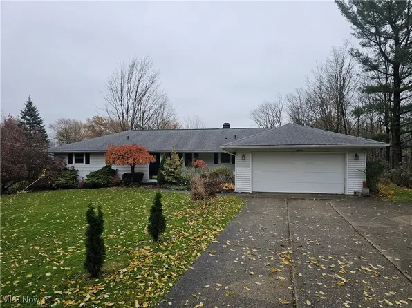 12487 Harold Dr, Chesterland, OH 44026