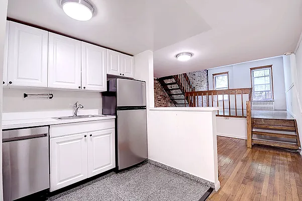 Rented by Urbane Brokerage | media 30