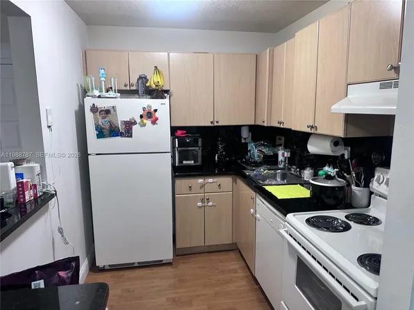 7220 NW 179th St APT 206, Hialeah, FL 33015