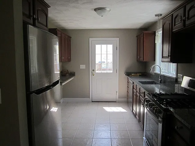 3 bed, 1.5 bath, 1488 sqft, $3,500 — Photo 3