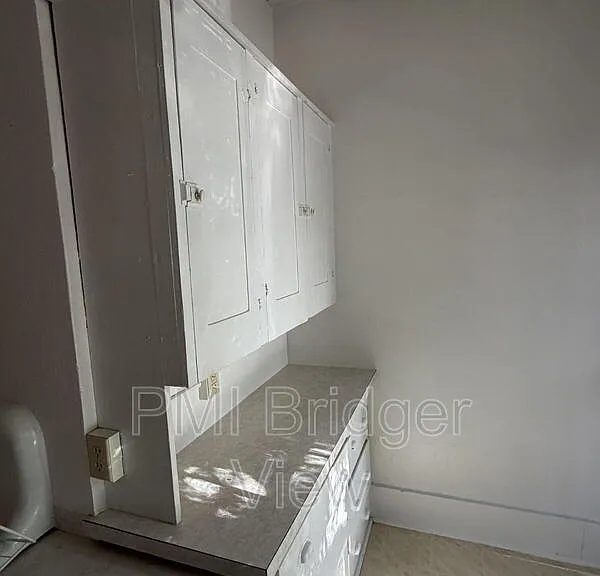 210 S Black Ave #2 — Photo 4