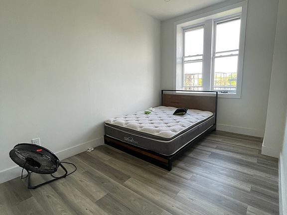 4th image of 709 De Kalb Ave #25