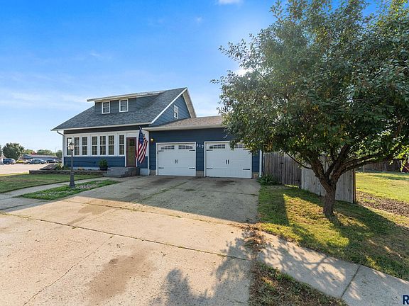 2nd image of 317 N Harth Ave